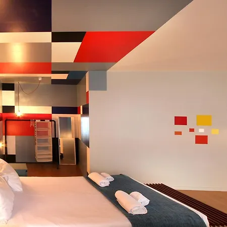 Flats - Un-almada House Apartment