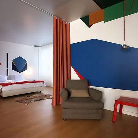 Flats - Un-almada House